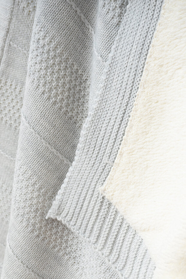 Couverture pour bébé à motif tricoté en coton naturel et molleton - 80x90 cm