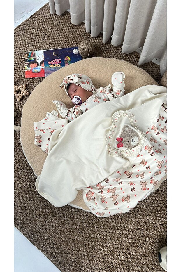 Newborn 10-Piece Teddy Bear & Heart Layette Set - 0-3 Months