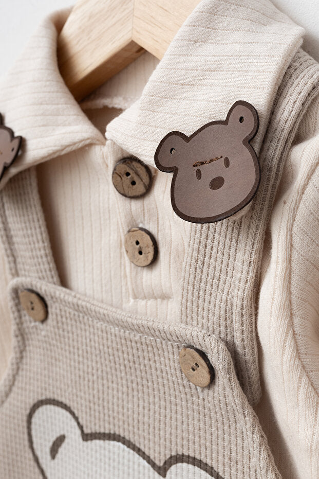 Set aus geripptem Langarm-Body und Latzhose für Babyjungen mit niedlichem Bärenmotiv