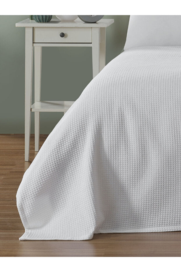 100% Organic Cotton Waffle Pique Bedspread - 160x230 cm