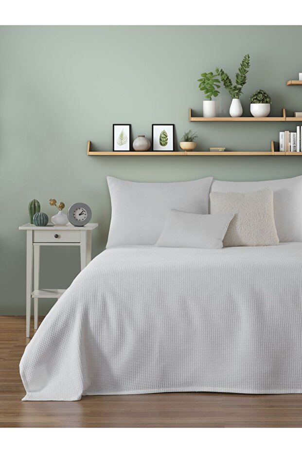 100% Organic Cotton Waffle Pique Bedspread - 160x230 cm