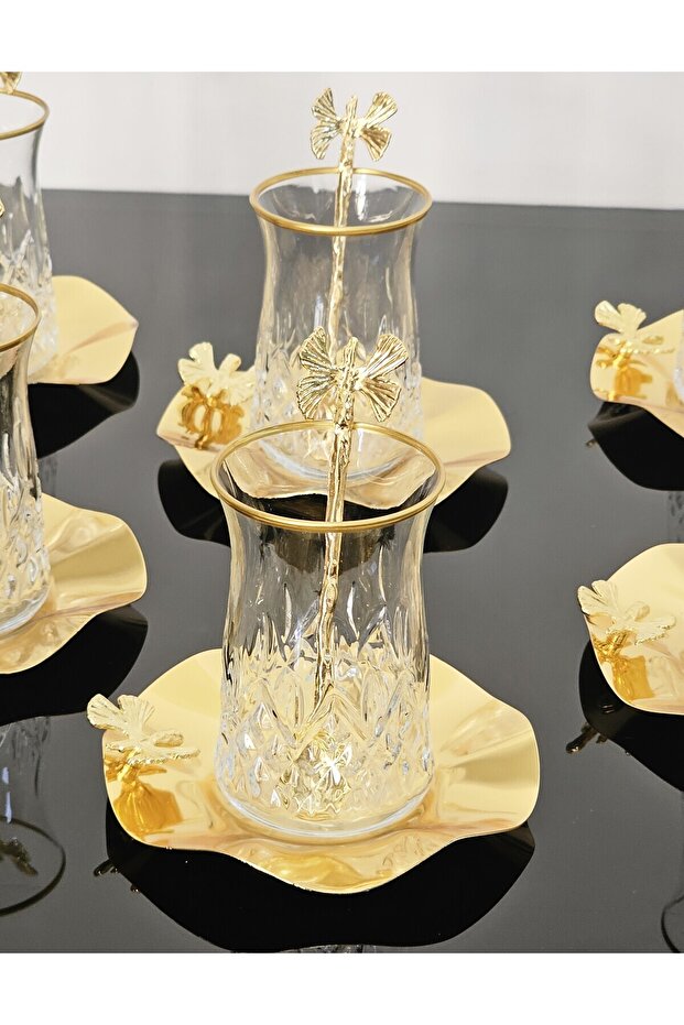 Ensemble de thé en or Atabey Home Premium de 18 pièces avec soucoupes et cuillères en métal