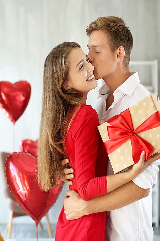 Romantic Valentine's Day Room Decoration & Surprise Set