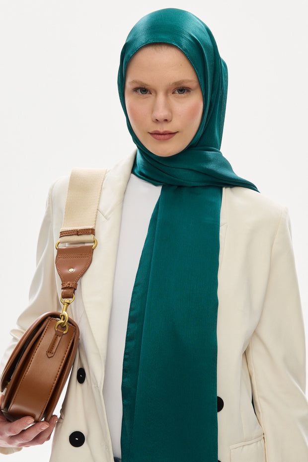 Luxury Shimmer Shawl - Soft & Elegant ()