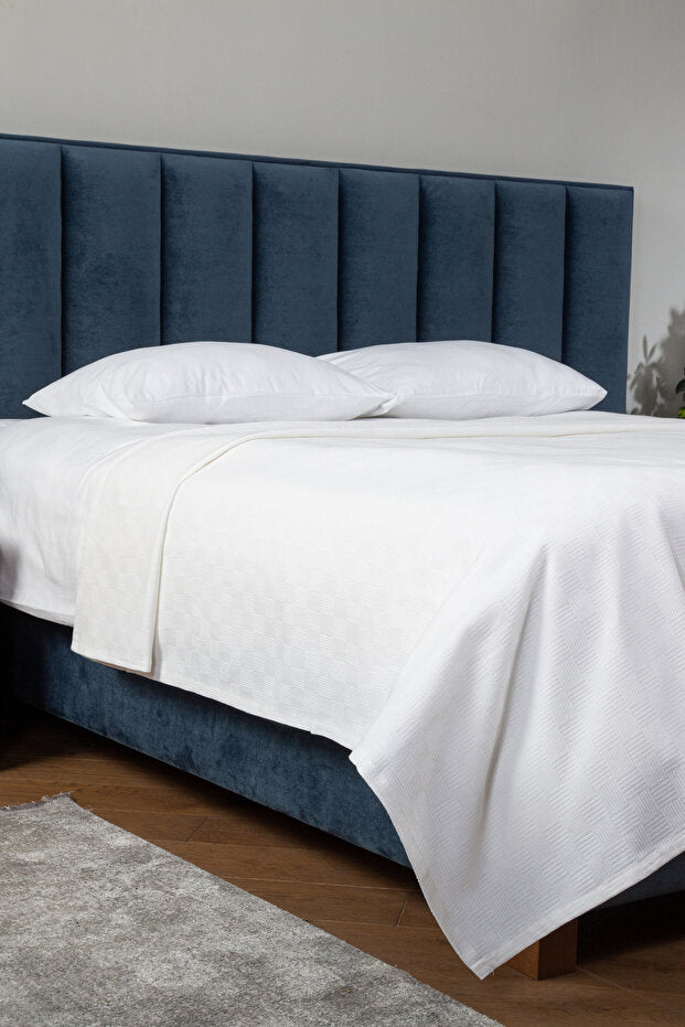 100% Cotton Checkered Single Pique Blanket - 160x230cm