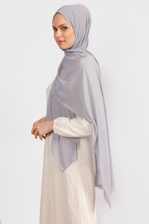 Sciarpa in chiffon crepe leggero grigio opaco