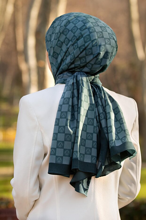 Women's Luxury Medina Silk Shawl - Emerald Green