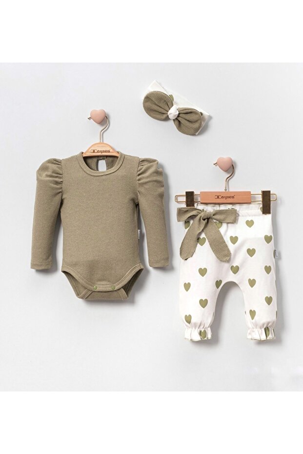 3-delige babyset: rompertje, broekje en haarband met hartjesmotief