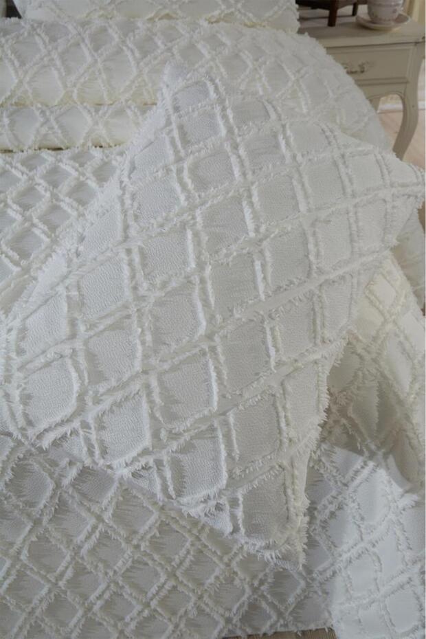 Double Size 3 Piece Cream Cotton Pike Bedding Set