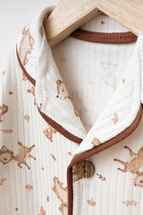 Little Fawns — zweiteiliger Baby-Schlafanzug mit langen Ärmeln und Knopfleiste, 100% Baumwolle