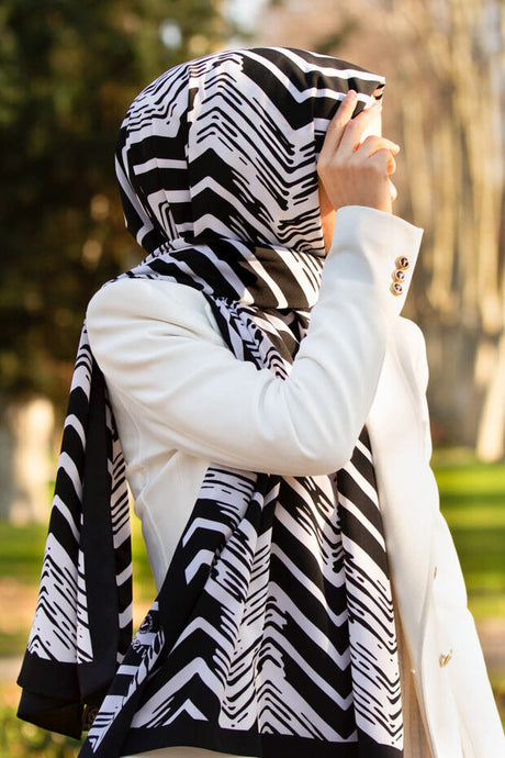 Luxury Medina Silk Shawl - Geometric Pattern, Wrinkle-Free
