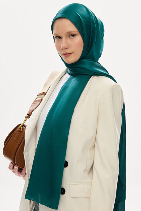 Luxury Shimmer Shawl - Soft & Elegant ()