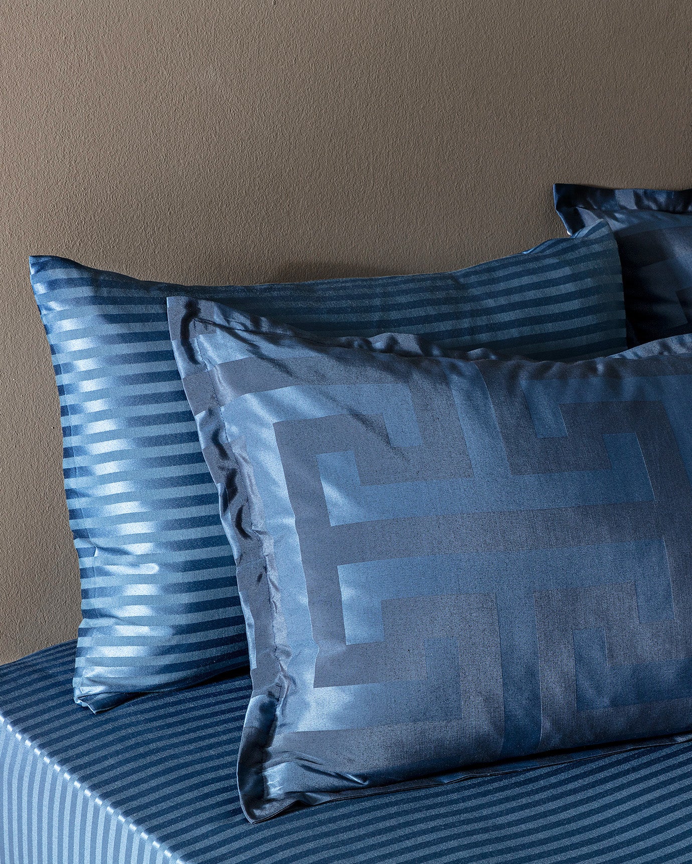 Jacquard Sateen King Size Duvet Cover Set - Luxurious Comfort