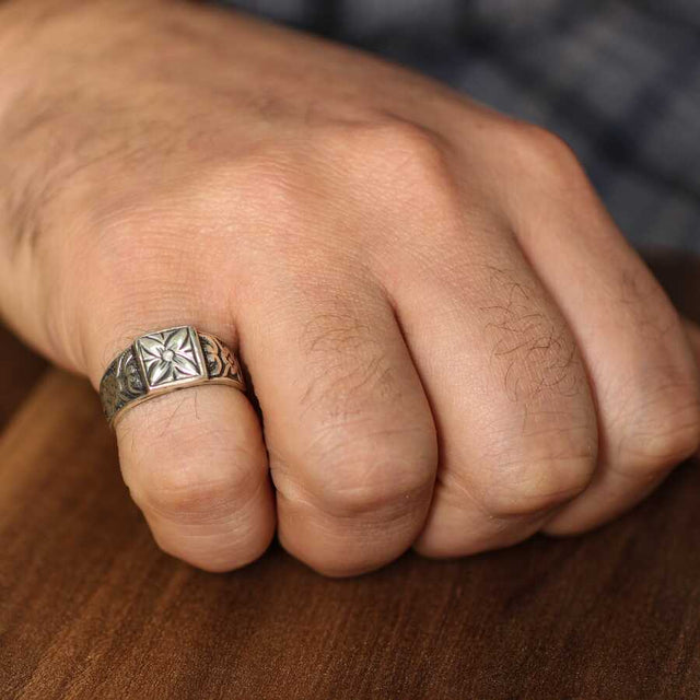 Sterling Silver Floral Ring - Elegant Bloom Design