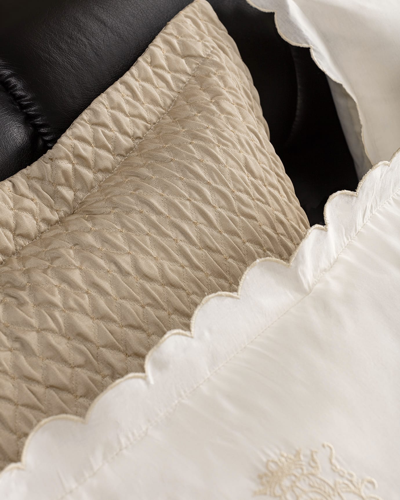 Cotton & Polyester 7-Piece Bedding Set - Gold Accents