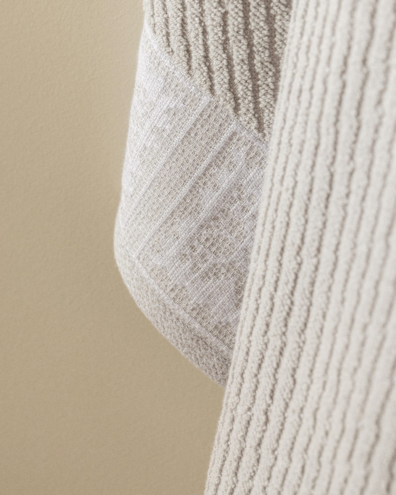 Zeste 100% Cotton Bath Towel - Ultra Soft & Absorbent