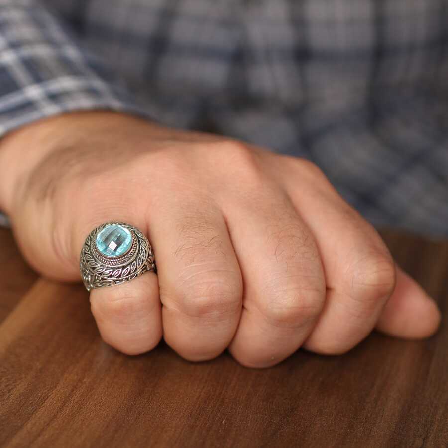 Anillo llamativo de hoja calada con aguamarina en plata de ley 925