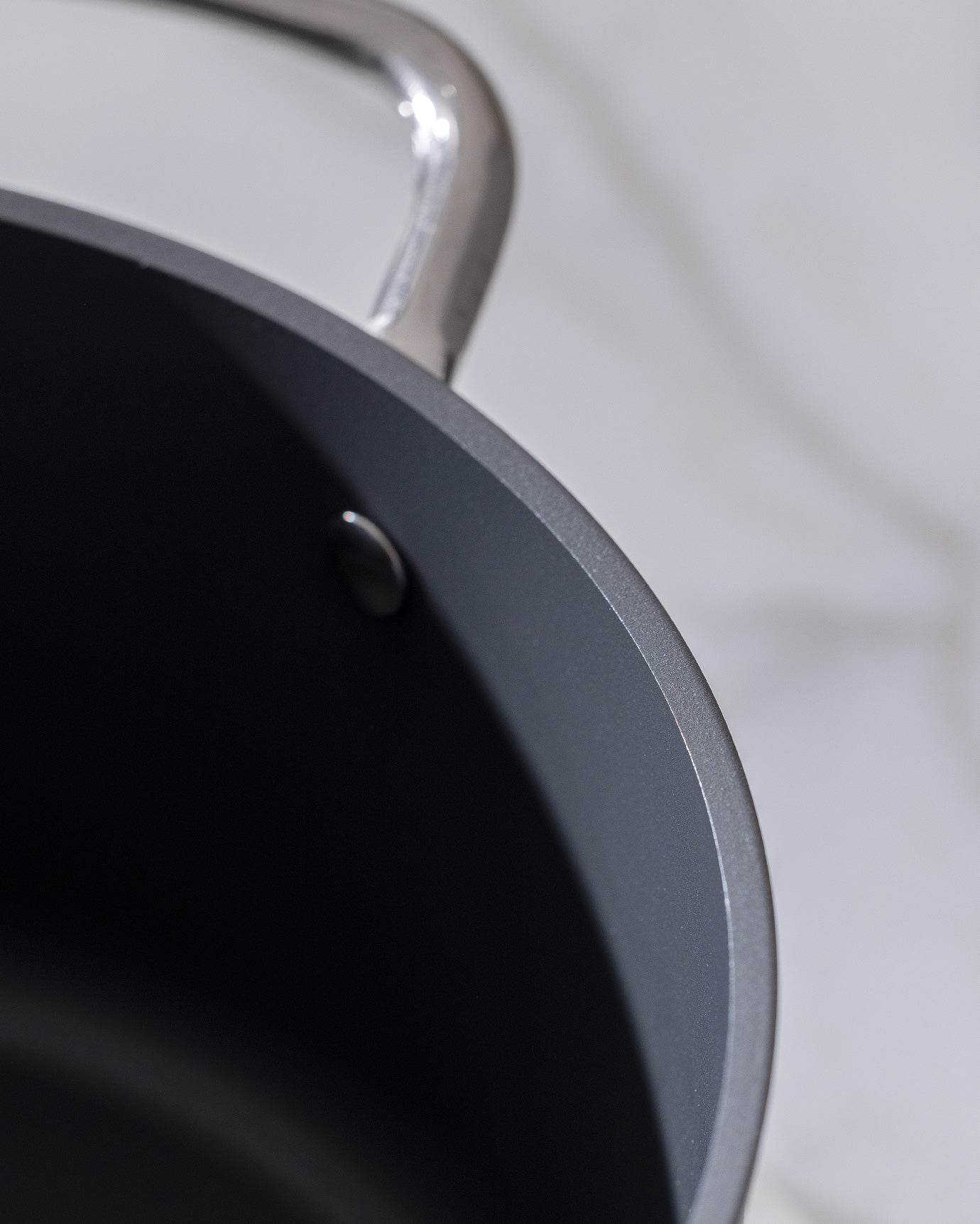 Professional Titanium Nonstick Deep Cooking Pot, 22 cm, Anthracite