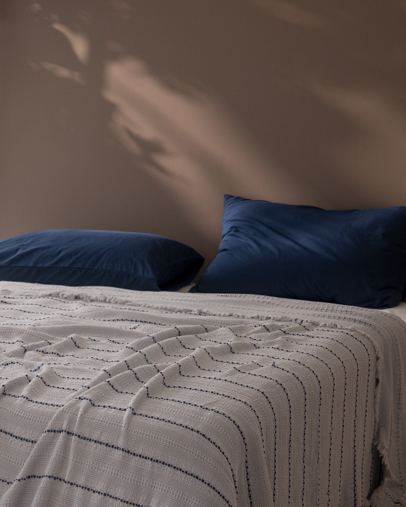 Soft Cotton Blend Double Bedspread - Luxury Envelope Design