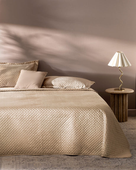 Luxurious Velvet Double Bedspread - Earth Tone Comfort & Style