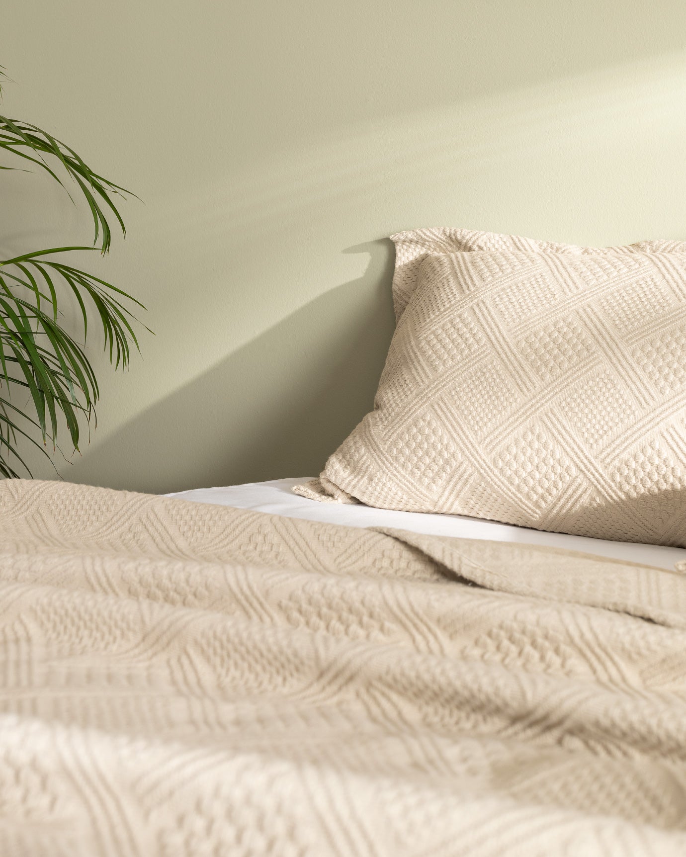 Triangle Pattern Double Bedspread