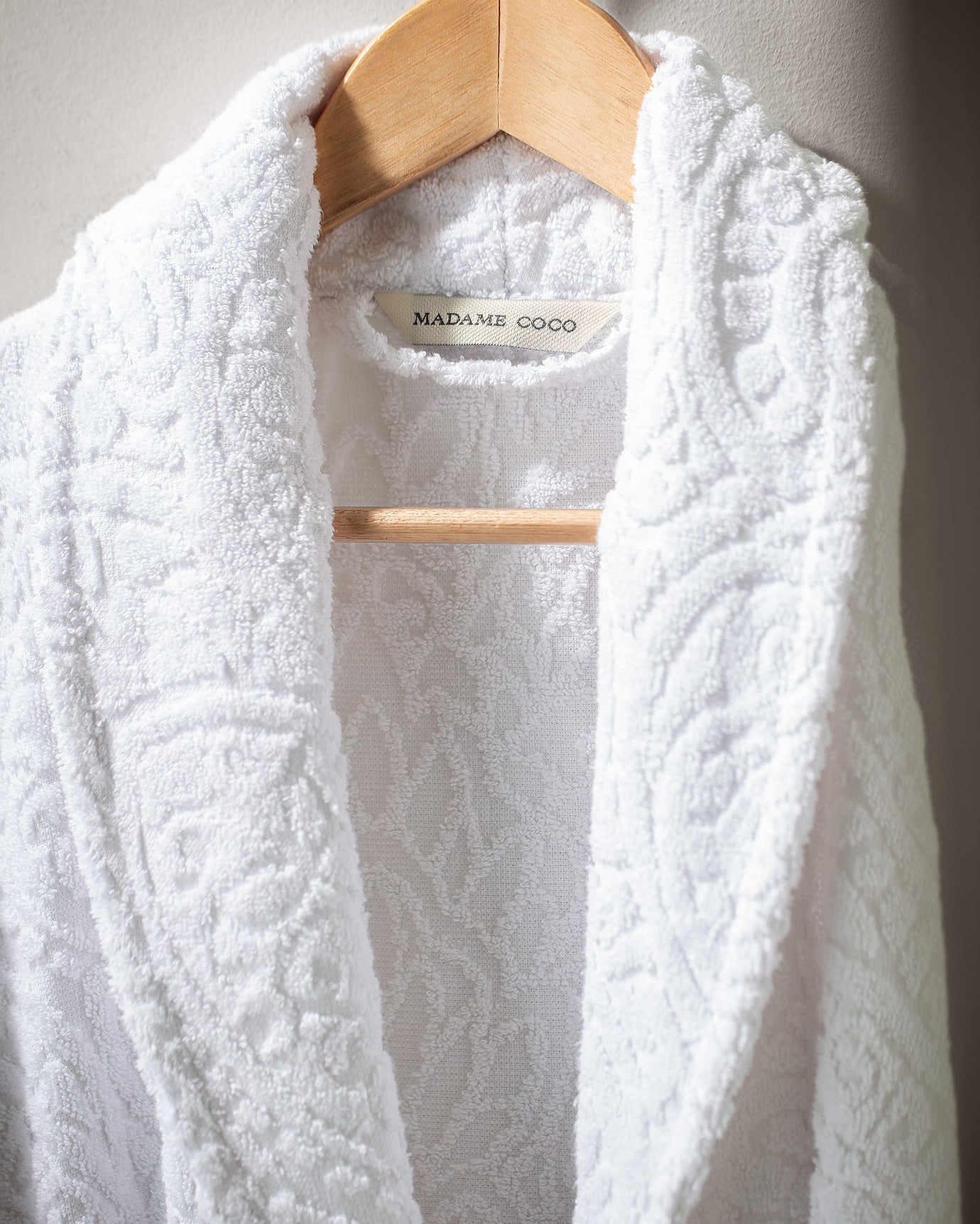 Bernay 100% Cotton Jacquard Unisex Shawl Collar Bathrobe, White