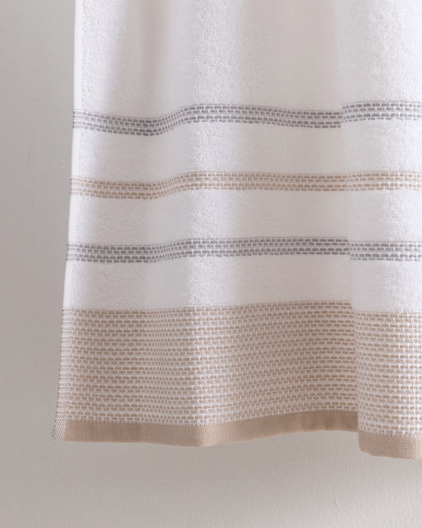 Cotton Blend Bath Towel - Soft & Absorbent for Daily Comfort