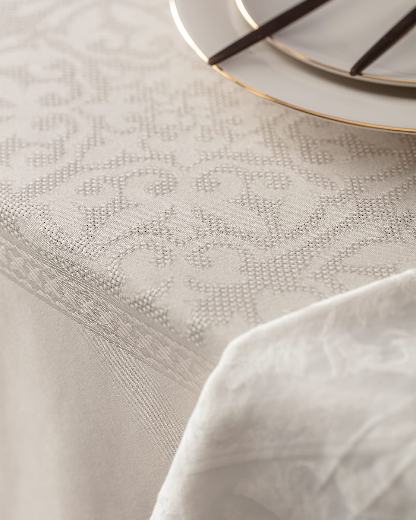 Moroccan Pattern Tablecloth - Elegant Dining & Kitchen Decor