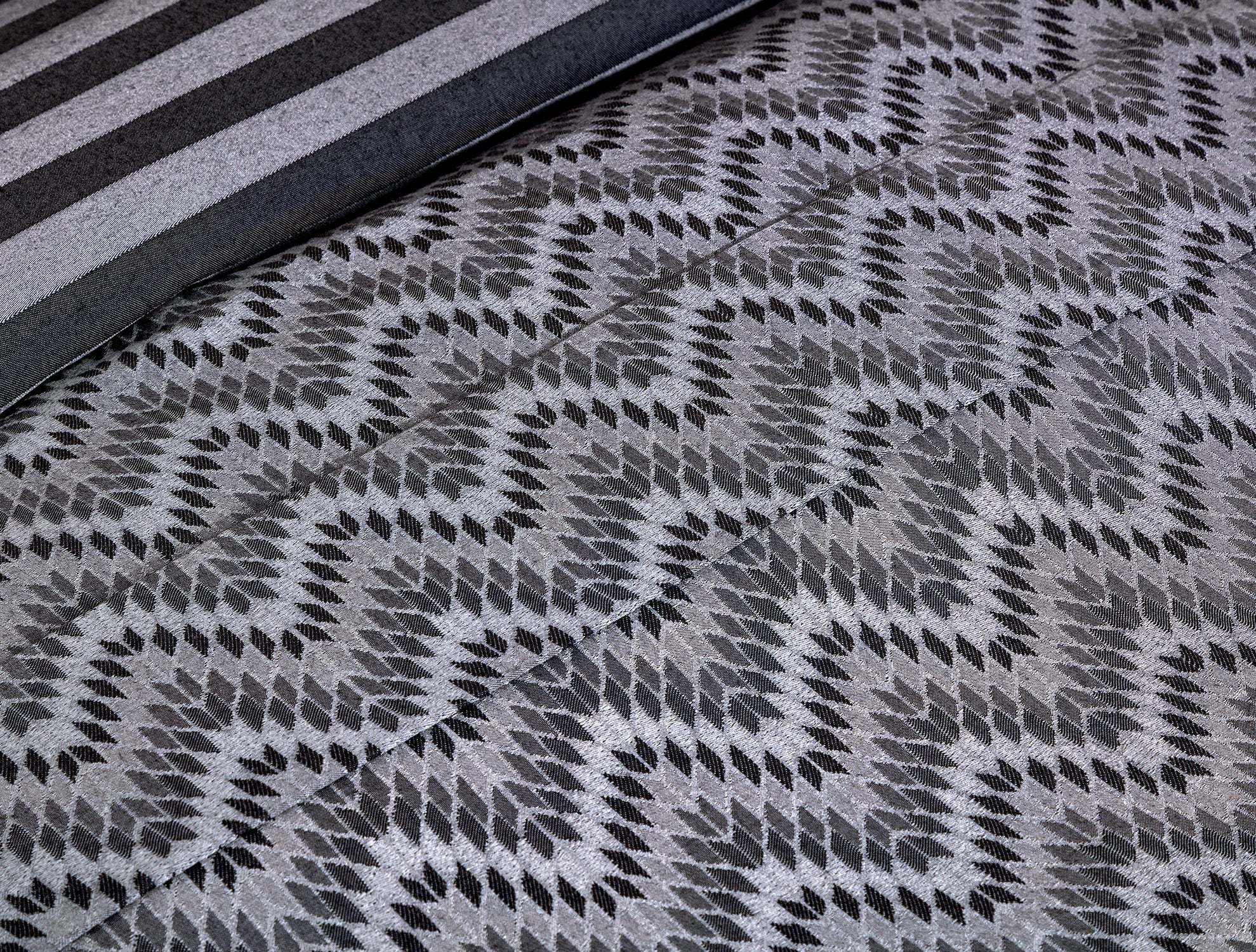 Luxurious Cotton Sateen King Size Duvet Set - Jacquard Pattern