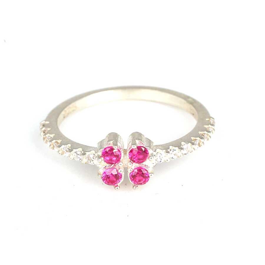 Anillo profesional de cuatro piedras color rubí en plata de ley 925