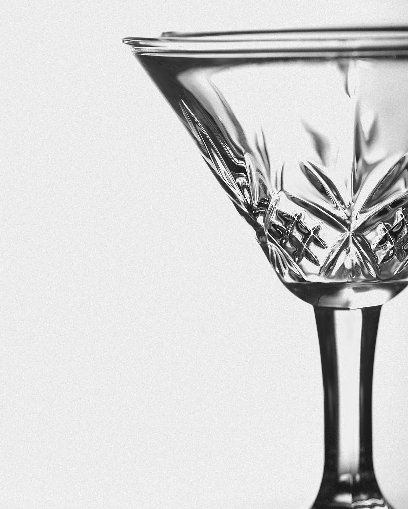Clear Glass 4-Piece Goblet Set - Timeless Elegance for Dining