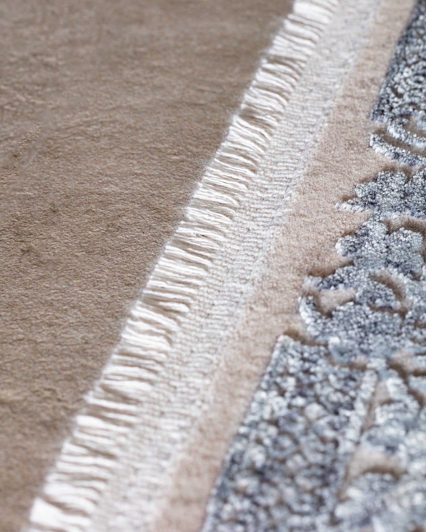 Viscose & Acrylic Blend Area Rug - Plush Beige Pile Design