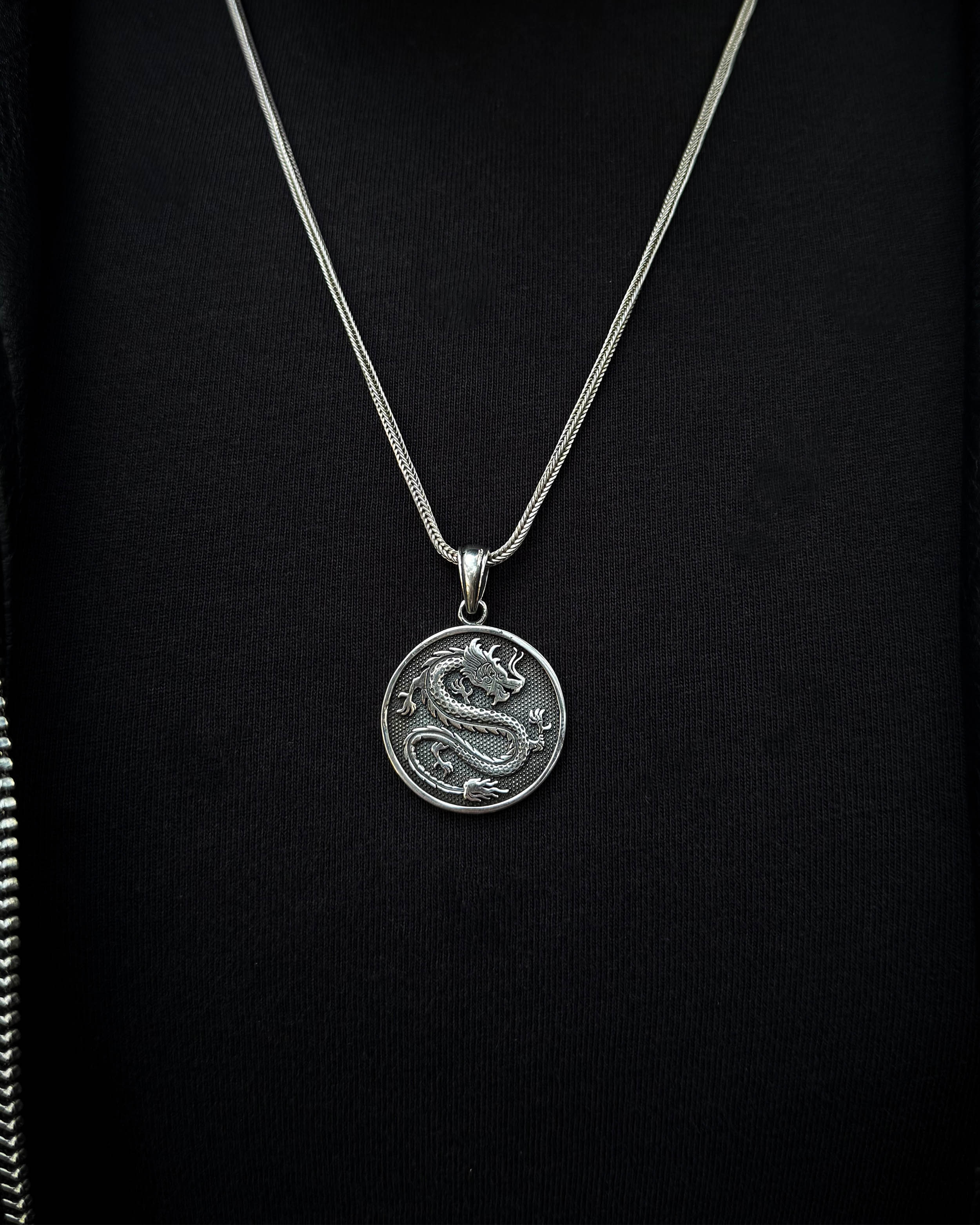 Collier Médaillon Dragon en Argent Sterling - Symbole de Pouvoir Mythique