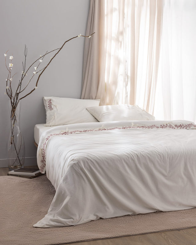 King Size 100% Cotton Relief Duvet Cover Set with Ties, Ecru Red