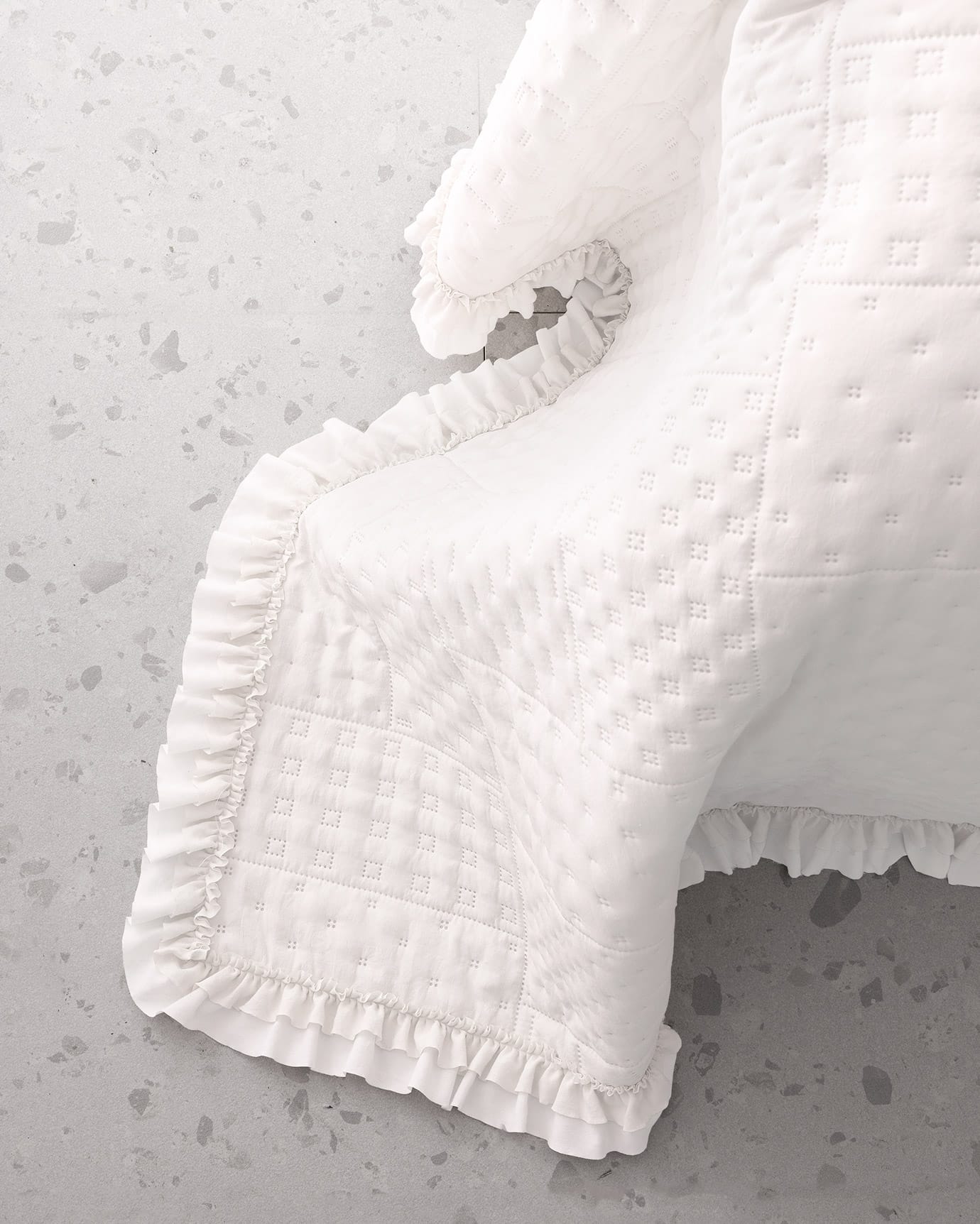 Full/Queen Size Quilted Bedspread - Soft & Lightweight Bed Cover