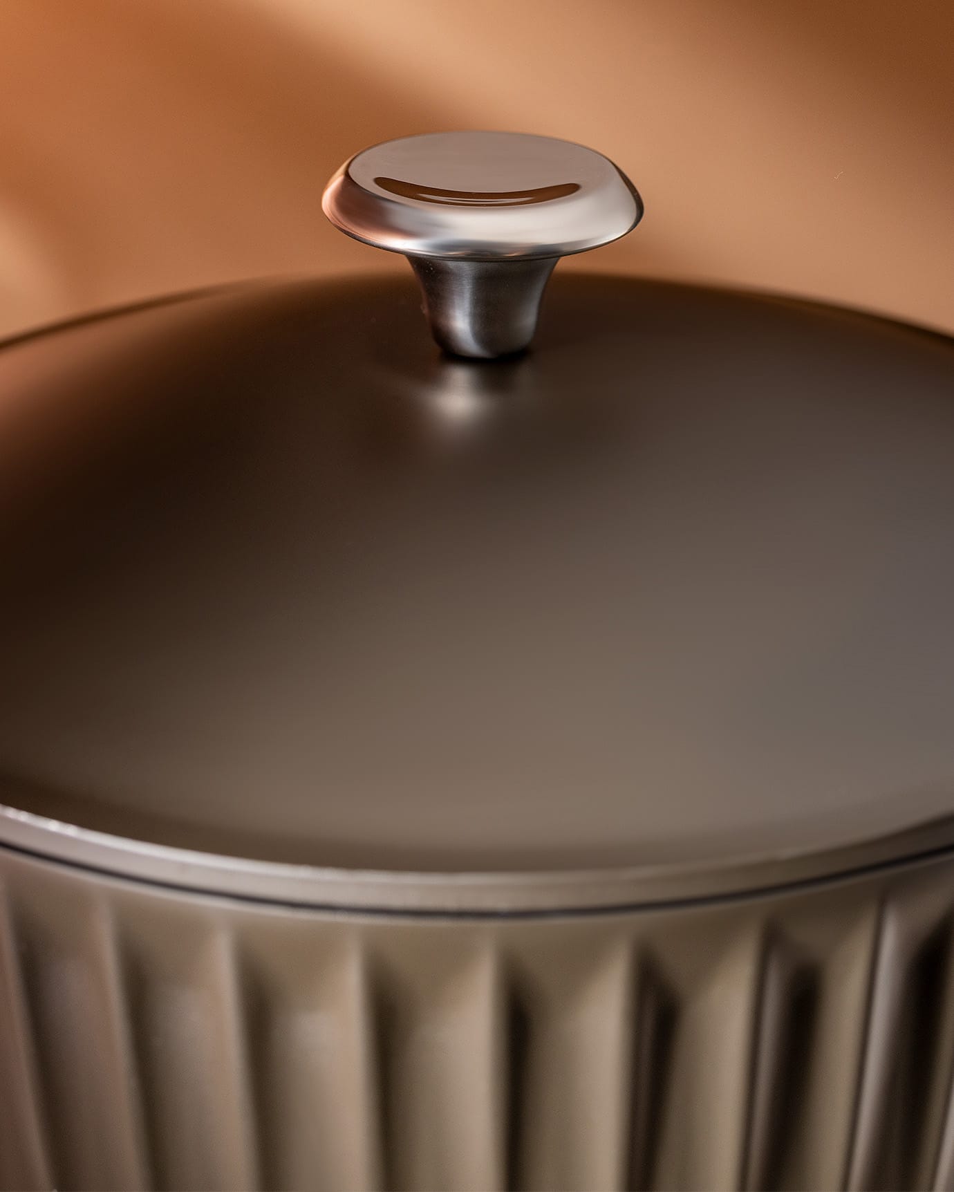 Durable 24 cm Brown Cooking Pot for Everyday Use