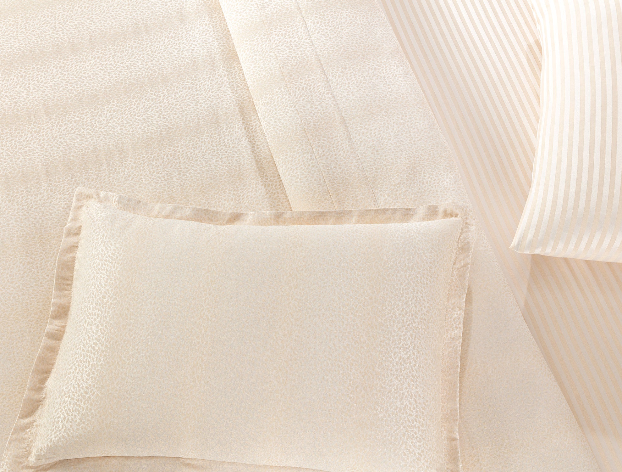 Auvergne Jacquard Satin King Size Bedding Set - Gold
