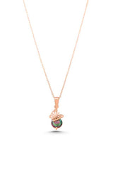 Collar colgante de mariposa de plata de ley con topacio místico deslumbrante
