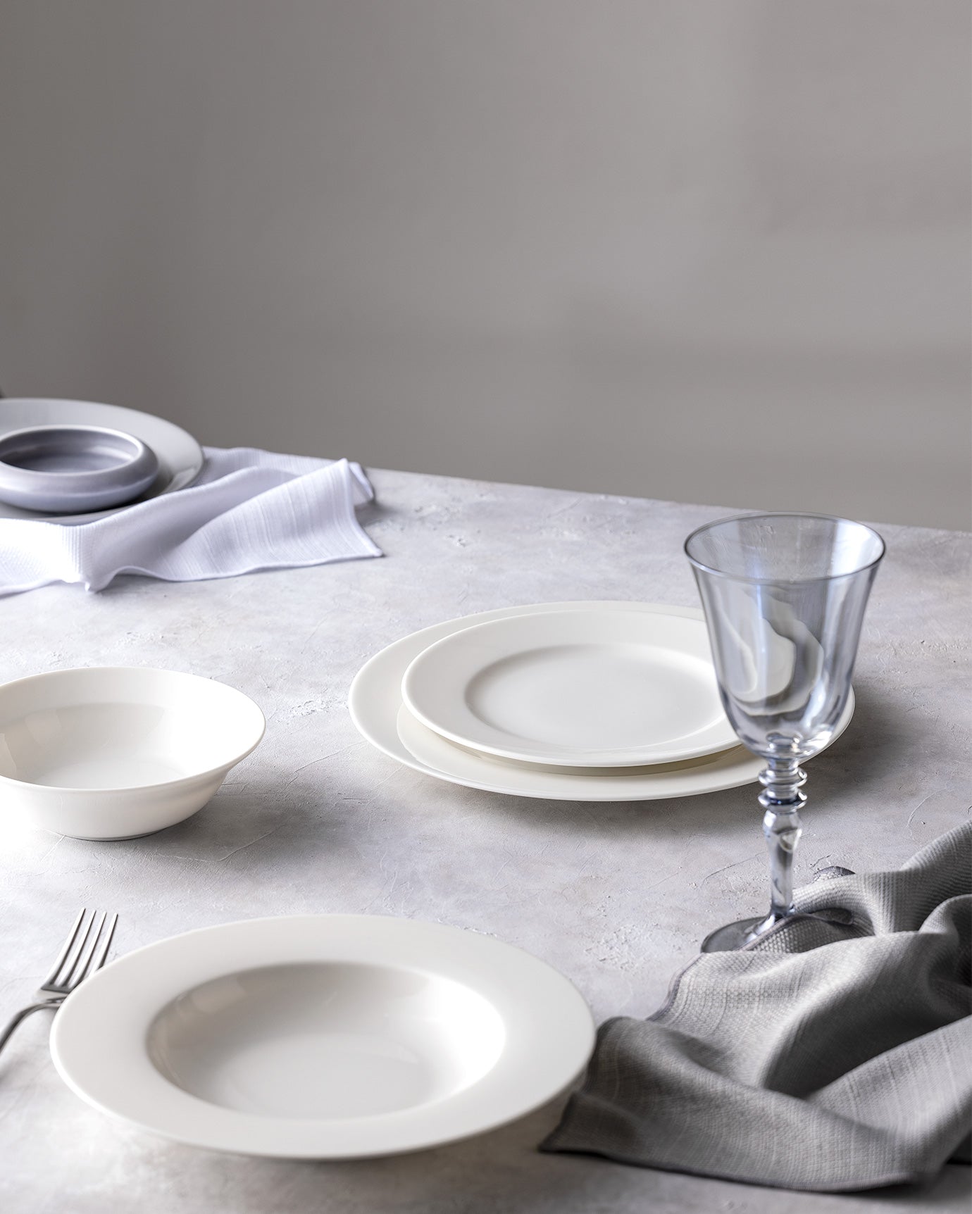 New Bone China 6-Person Dinnerware Set - Elegant White Finish