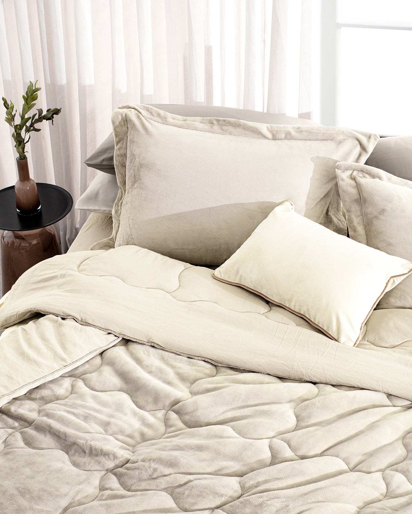 Kaira Double Size Complete Bedding Set