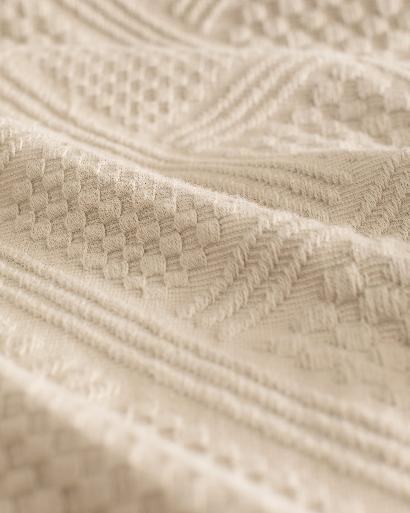 King Size Triangle Pattern Bed Cover