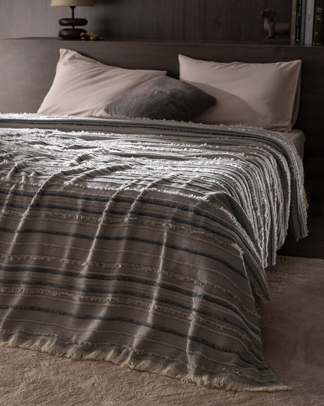 Montjalin Full Size Bedspread Set