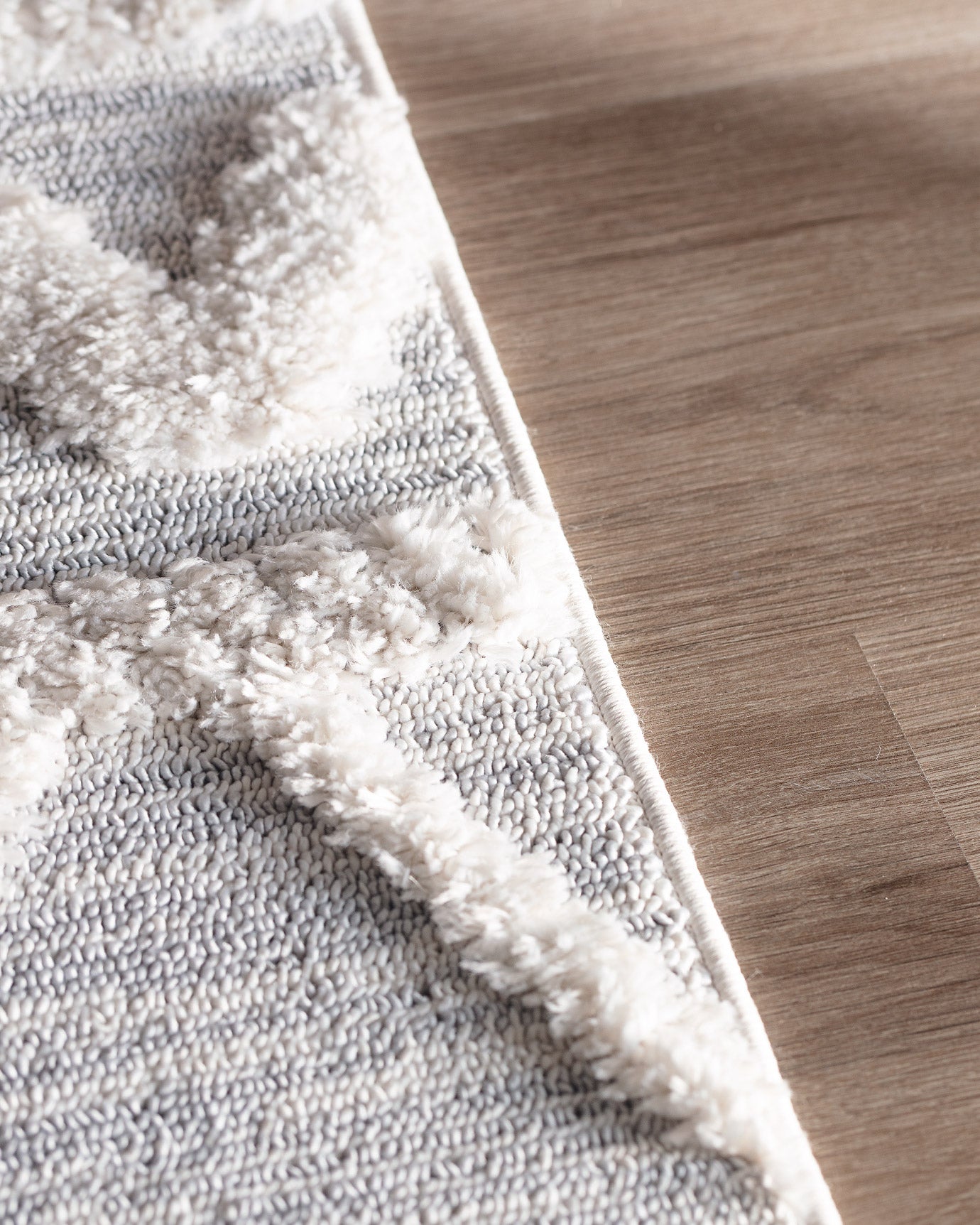 Luxurious Polyester Area Rug - Modern Grey Soft Pile Comfort