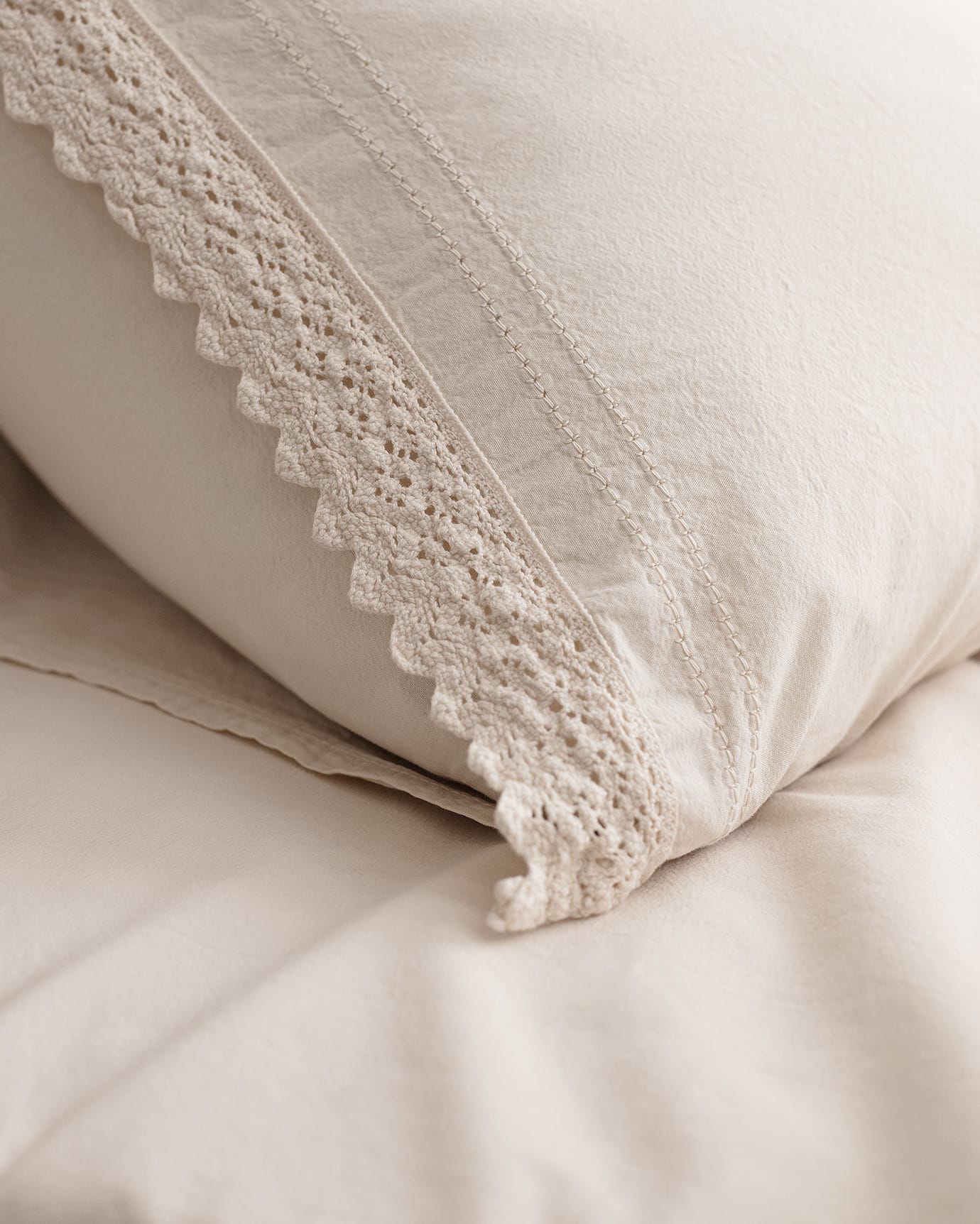 100% Cotton Double Bedspread Set - Soft & Serene Ecru Design