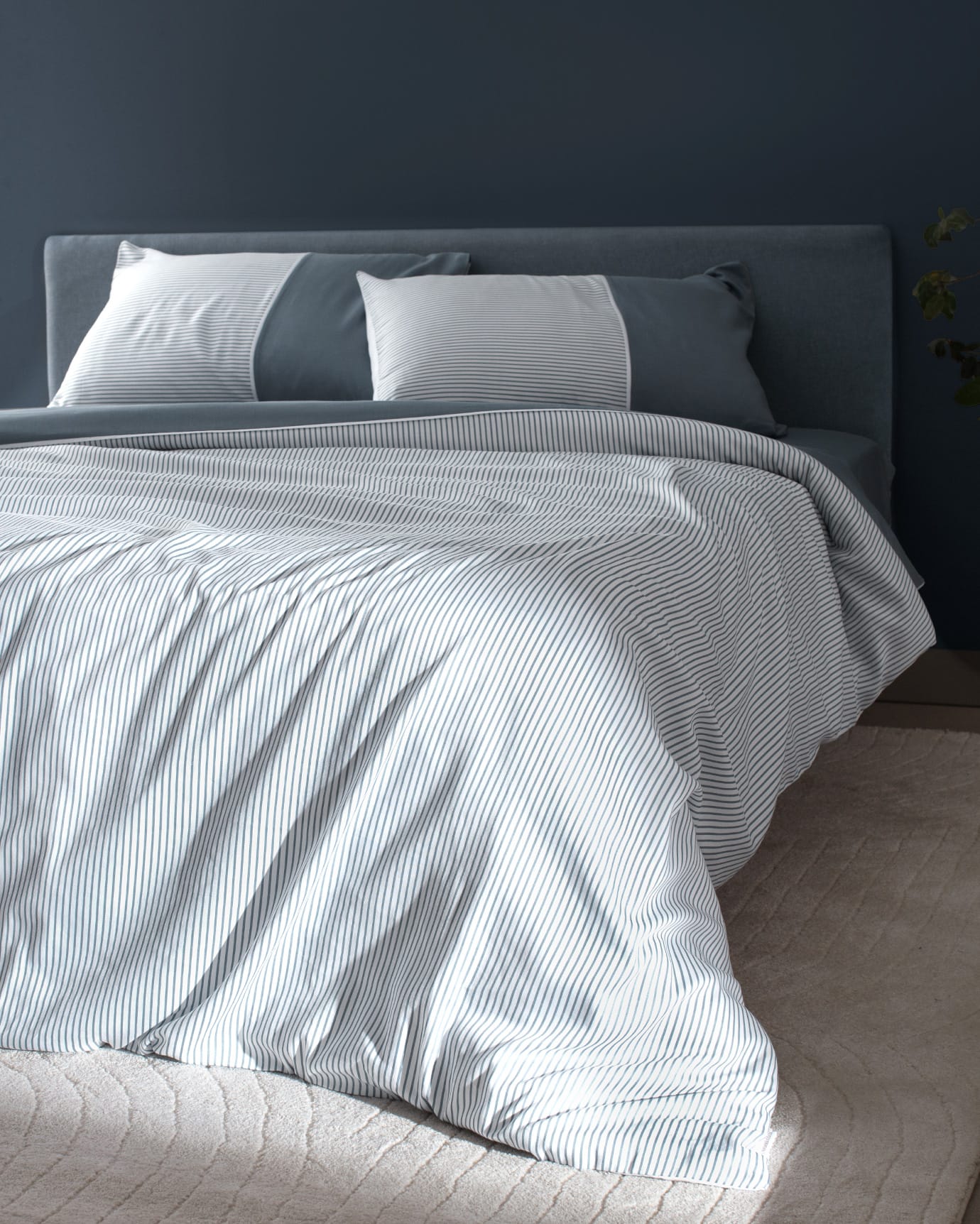 100% Cotton Sateen Double Duvet Cover Set - Leal Blue & White Print