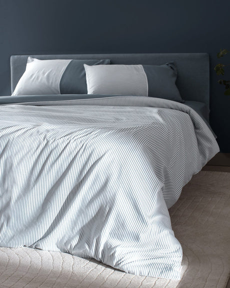 100% Cotton Sateen Double Duvet Cover Set - Leal Blue & White Print