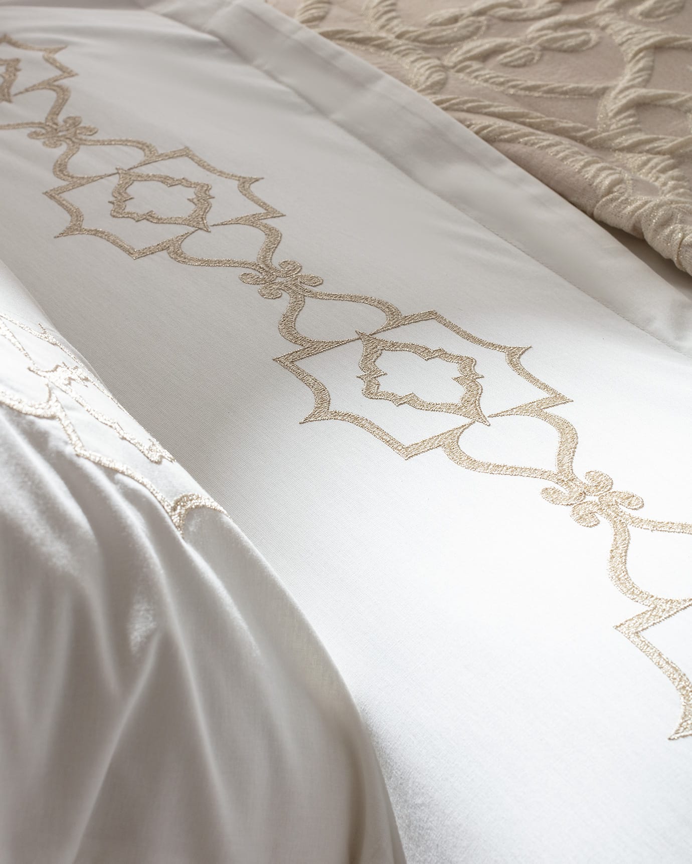 Cotton & Polyester 8-Piece Bridal Bedding Set - Elegant Provins Design