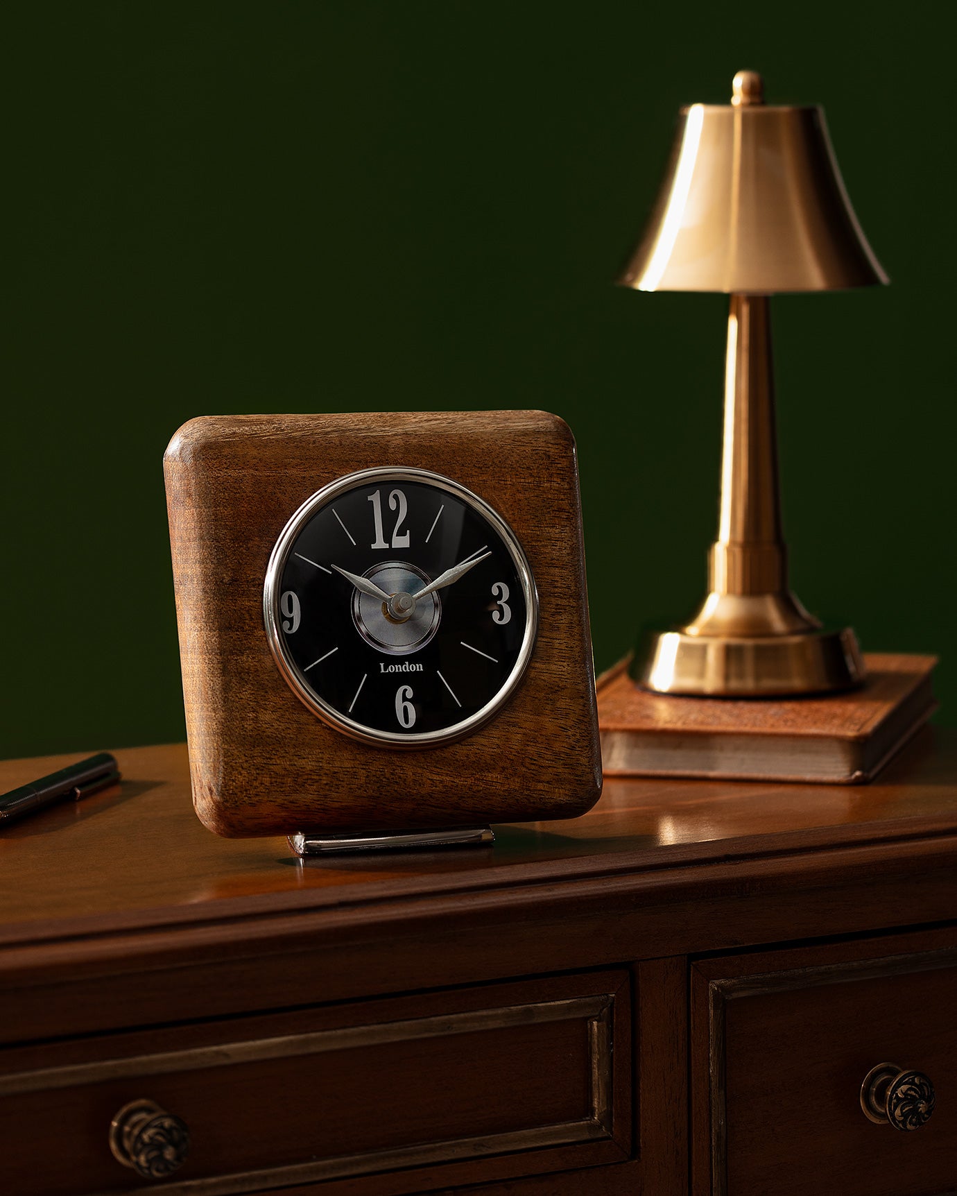 Elegant Decorative Wall Clock for Home Decor