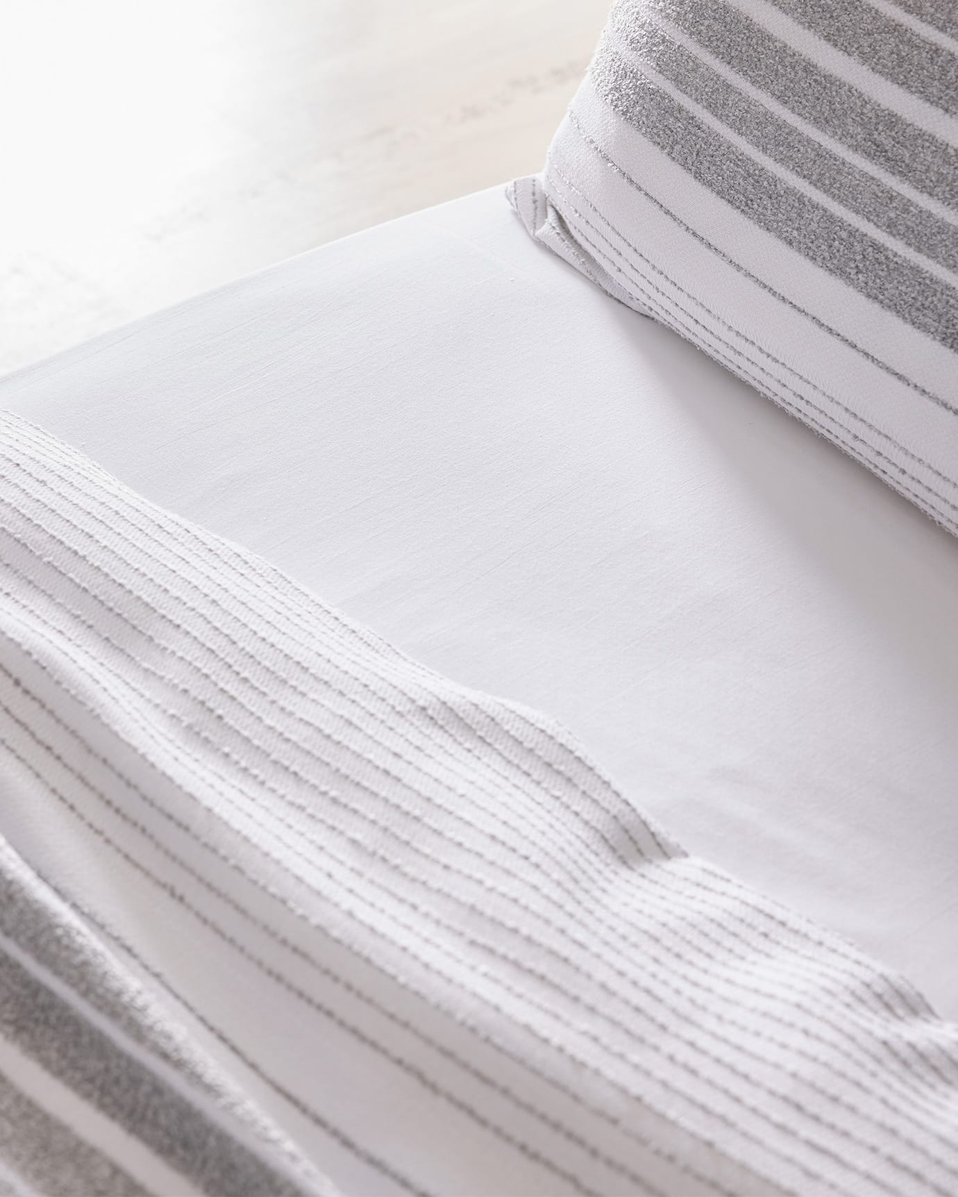 100% Cotton Yarn-Dyed Double Duvet Set - Soft & Breathable