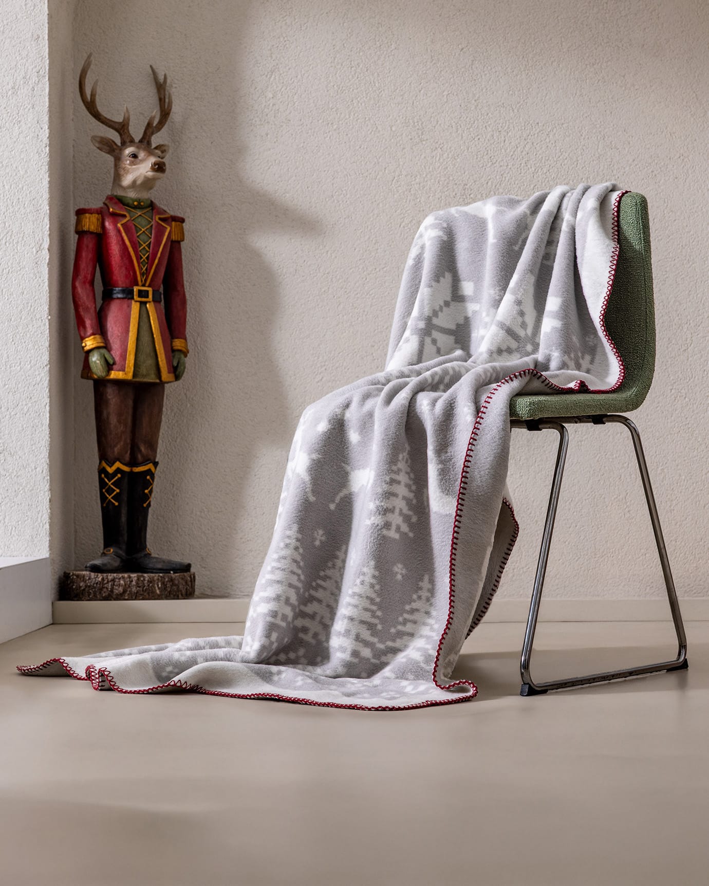 Cotton Blend Jacquard Throw Blanket - Soft & Elegant Comfort